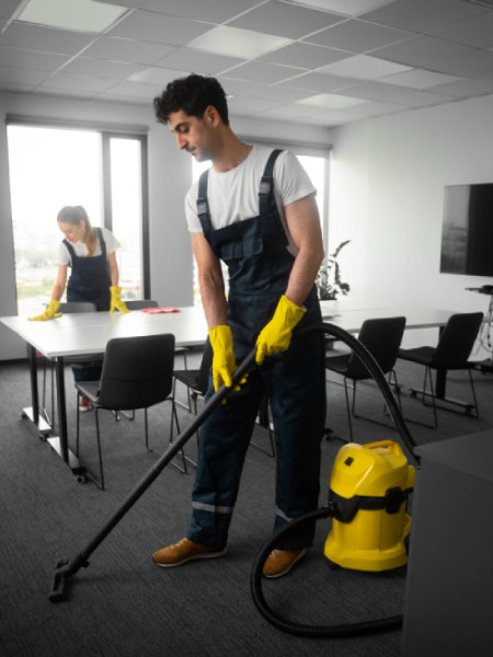 people-cleaning-office people-cleaning-office